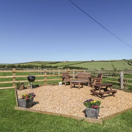 Street House Farm *