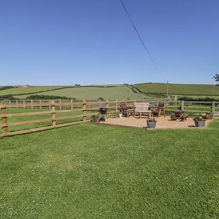 Street House Farm Dom wakacyjny *